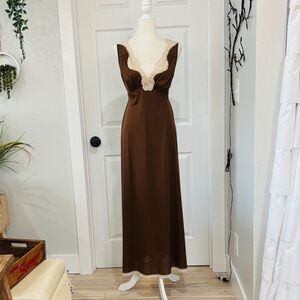 🌹Vintage Vanity Fair Chocolate Maxi with Ivory Lace🌹